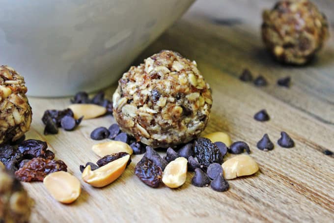 No bake energy bites that taste like a cross between your three favorite cookies: Chocolate Chip, Peanut Butter and Oatmeal Raisin. The addition of flax meal kick up the flavor and the good-for-you-factor!