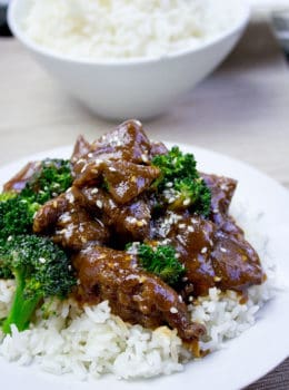 Garlic Hunan Beef is a spicy stir fried beef with garlic, ginger and thai chilies, this dish is one of the most popular Chinese food dishes you'd order at your favorite authentic restaurant.