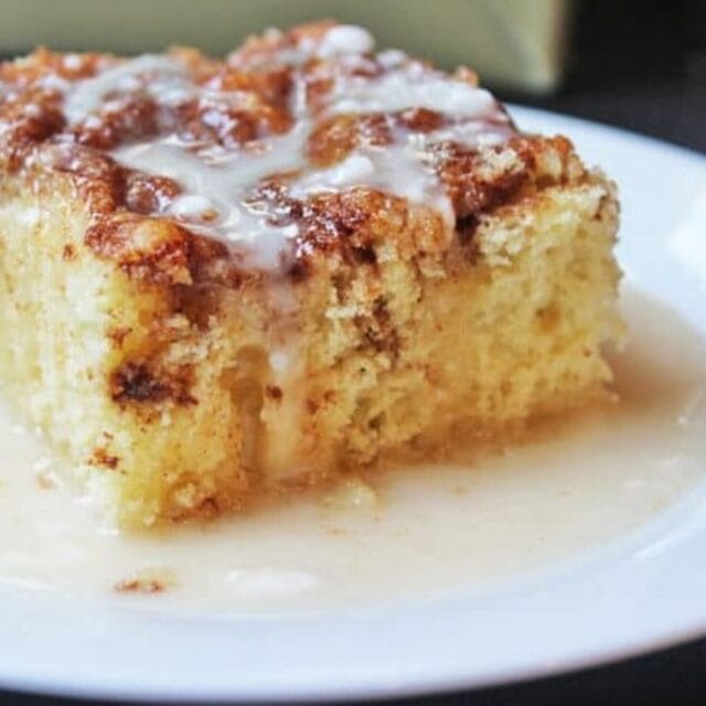 Cinnamon Roll Cake 4x3