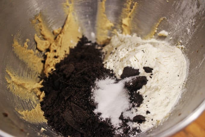 Oreo Chunk Cookie ingredients in bowl