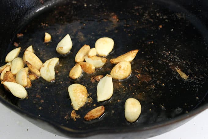 garlic in cast iron