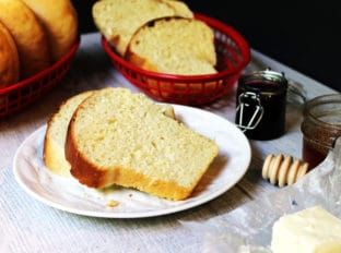 Sweet Hawaiian Bread made with pineapple juice, it's sweeter than a brioche, with a super soft crumb. Perfect for French toast or burgers!