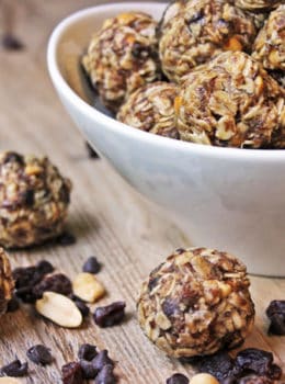 No bake energy bites that taste like a cross between your three favorite cookies: Chocolate Chip, Peanut Butter and Oatmeal Raisin. The addition of flax meal kick up the flavor and the good-for-you-factor!