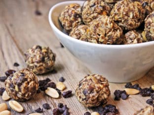 No bake energy bites that taste like a cross between your three favorite cookies: Chocolate Chip, Peanut Butter and Oatmeal Raisin. The addition of flax meal kick up the flavor and the good-for-you-factor!
