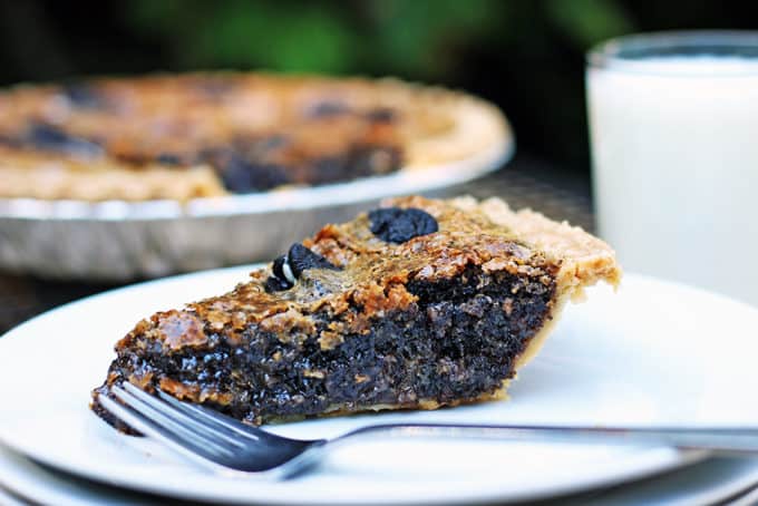 A deliciously melty, warm, Oreo chunk cookie with white chocolate chips baked into a buttery crisp pie crust. Serve alone (this is a very rich pie!) or with ice cream or whipped cream.
