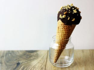 All the flavors of the original, with a third of the number of ingredients! Homemade delicious vanilla ice cream, dipped in homemade chocolate magic shell and topped with crushed peanuts.