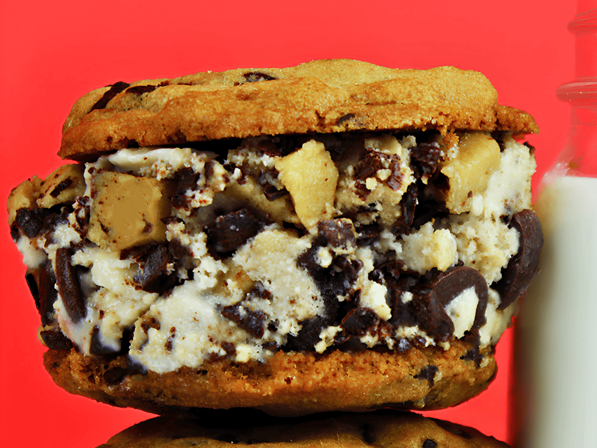 creamy dessert with unbaked dough and cocoa mixed into it between two cookies