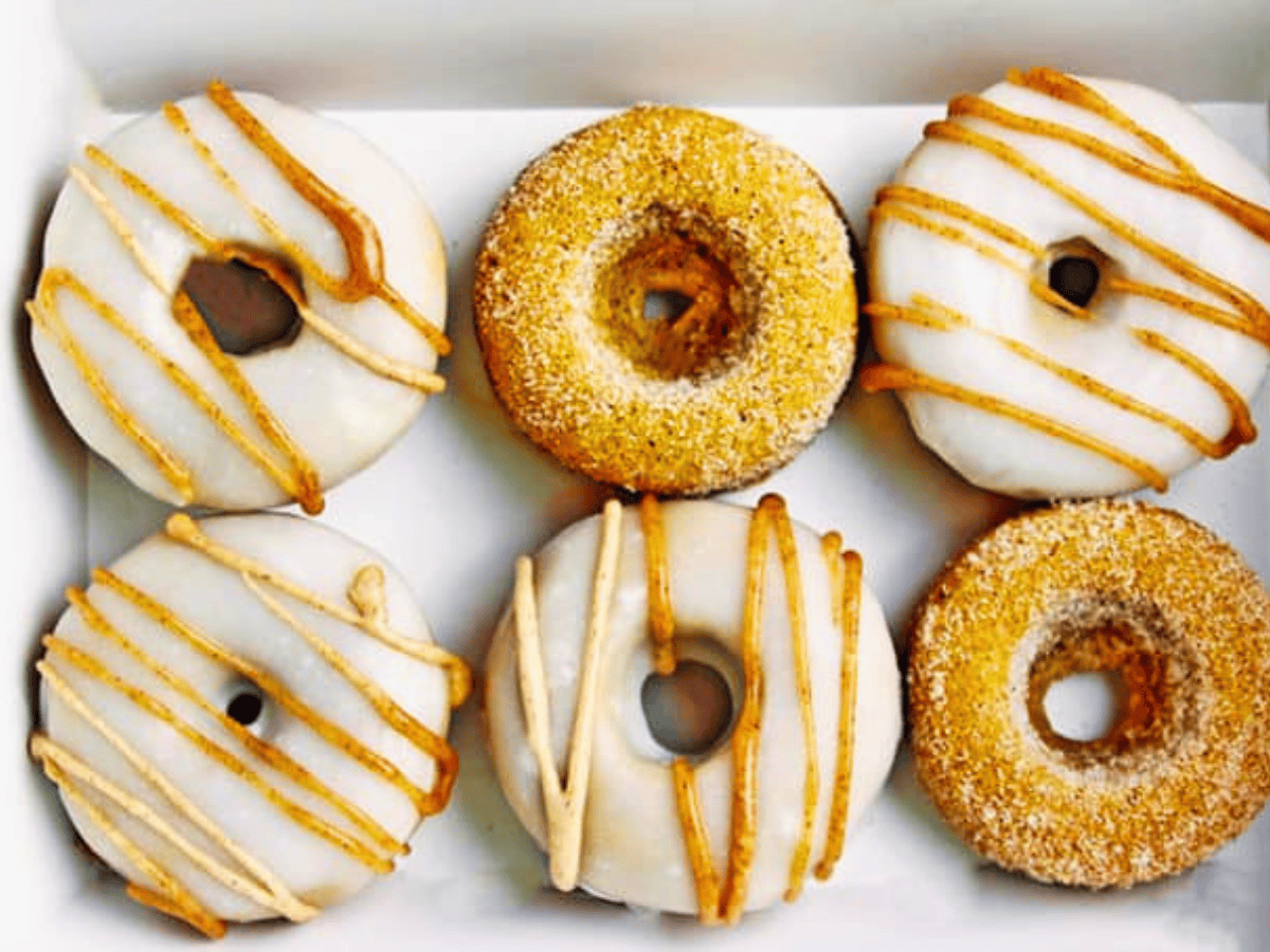 6 donuts with icing