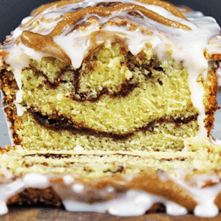 cinnamon roll loaf sliced