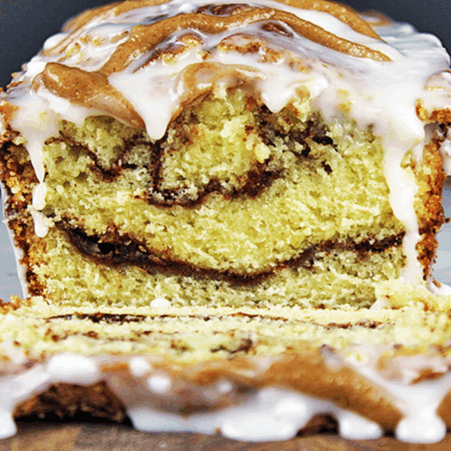 cinnamon roll loaf sliced