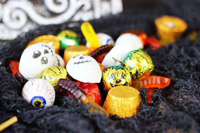 Spooky Halloween Candy Skewers for your Halloween Party!