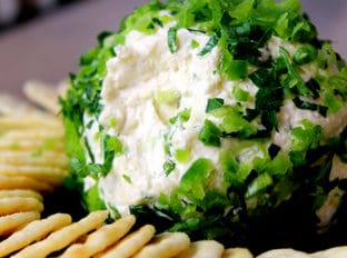Get ready for the holidays with this Jalapeno Popper Cheese Ball! 5 minutes of prep are all you need to make this awesome party appetizer!