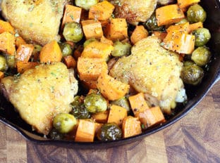 Made in one skillet, this One Pot Roasted Rosemary Chicken with Fall Vegetables is full of flavor even though it only has seven ingredients, TOTAL. Yes, seven ingredients for the whole meal, and only one pan to get dirty. This is the perfect meal to make on a school night when you’re looking for something healthy, hearty and well balanced.