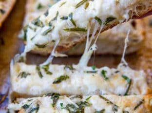 We LOVE this Spinach Artichoke Dip Cheesy Bread