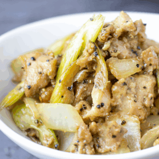Peper chicken with veggies in a bowl