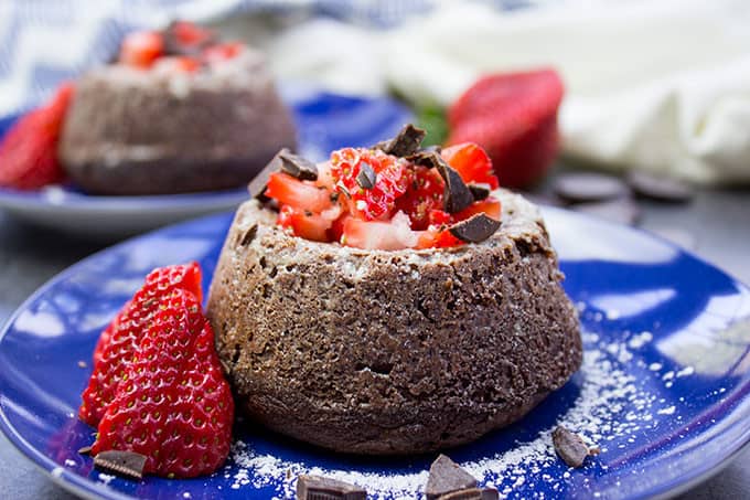 With only 5 Ingredients and 1 bowl these Easy Chocolate Molten Lava Cakes will be in your oven in less than 10 minutes and on your table in less than 30!