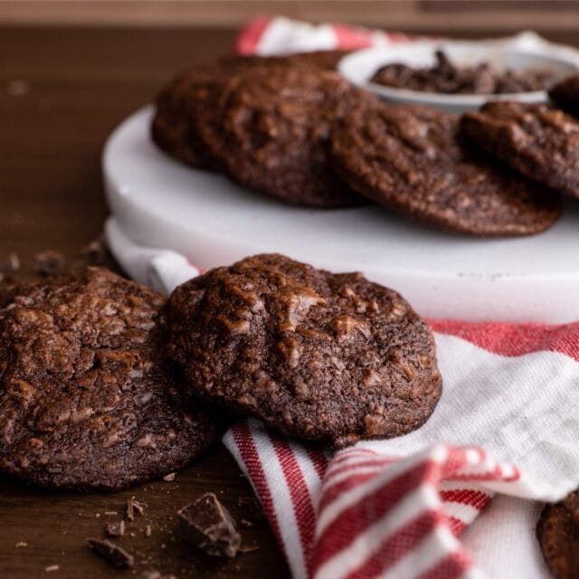 Crinkly Brownie Cookies Recipe [VIDEO] - Dinner, then Dessert