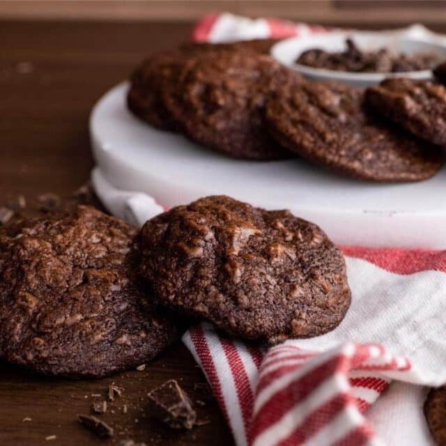 Crinkly Brownie Cookies on serving plate