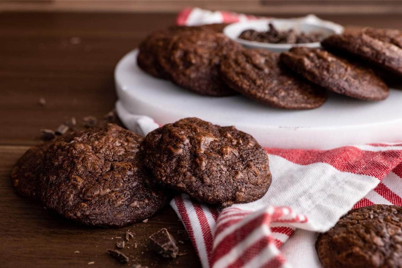 Crinkly Brownie Cookies on serving plate