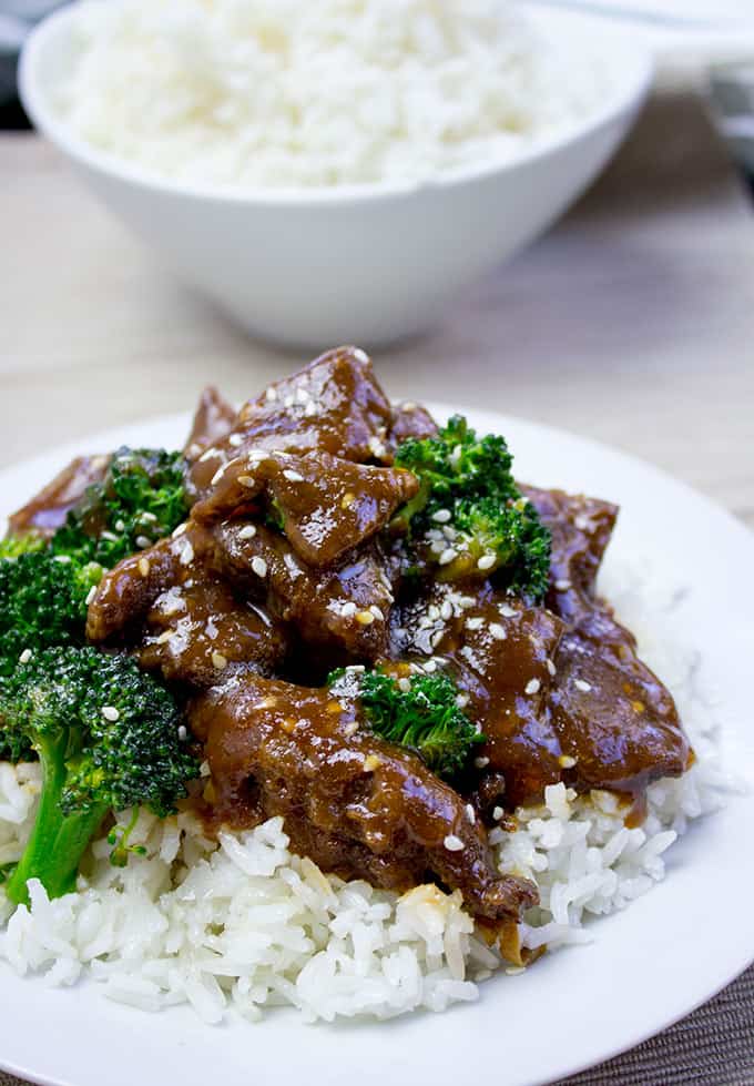 Garlic Hunan Beef is a spicy stir fried beef with garlic, ginger and thai chilies, this dish is one of the most popular Chinese food dishes you'd order at your favorite authentic restaurant.