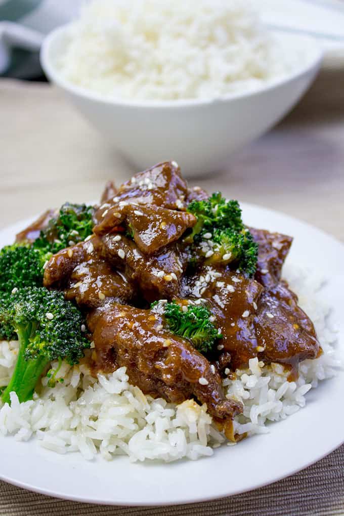 Garlic Hunan Beef is a spicy stir fried beef with garlic, ginger and thai chilies, this dish is one of the most popular Chinese food dishes you'd order at your favorite authentic restaurant.