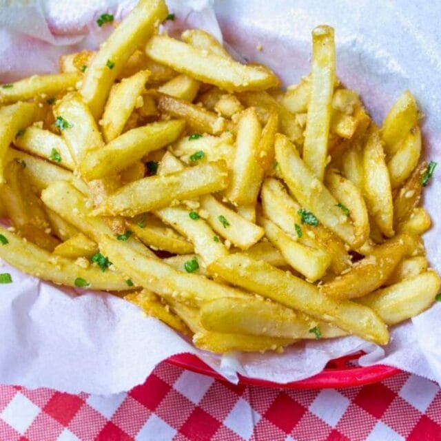 Basket of fries coated in garlic seasoning