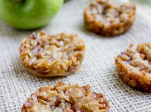 Apple Crisp Cookies with a pie crust bottom, sweetened spiced apples and a brown sugar and oat crust. All the fun of crisps and pies with just enough filling to make you feel like you're being healthy!