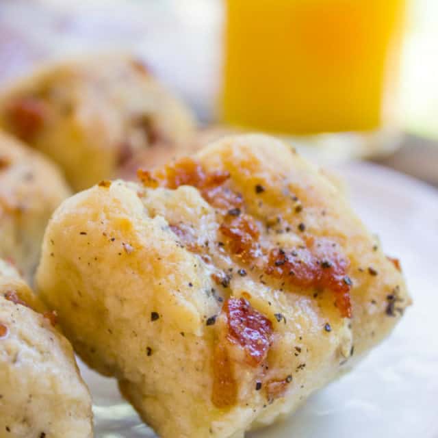 Black Pepper Bacon Biscuits are peppery, full of delicious bacon, cream cheese and buttermilk, they are fluffy and flaky. The perfect biscuit for your weekend brunch!
