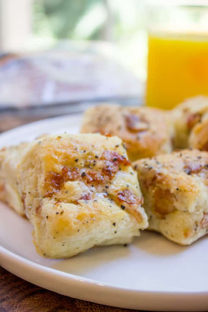 Black Pepper Bacon Biscuits are peppery, full of delicious bacon, cream cheese and buttermilk, they are fluffy and flaky. The perfect biscuit for your weekend brunch!