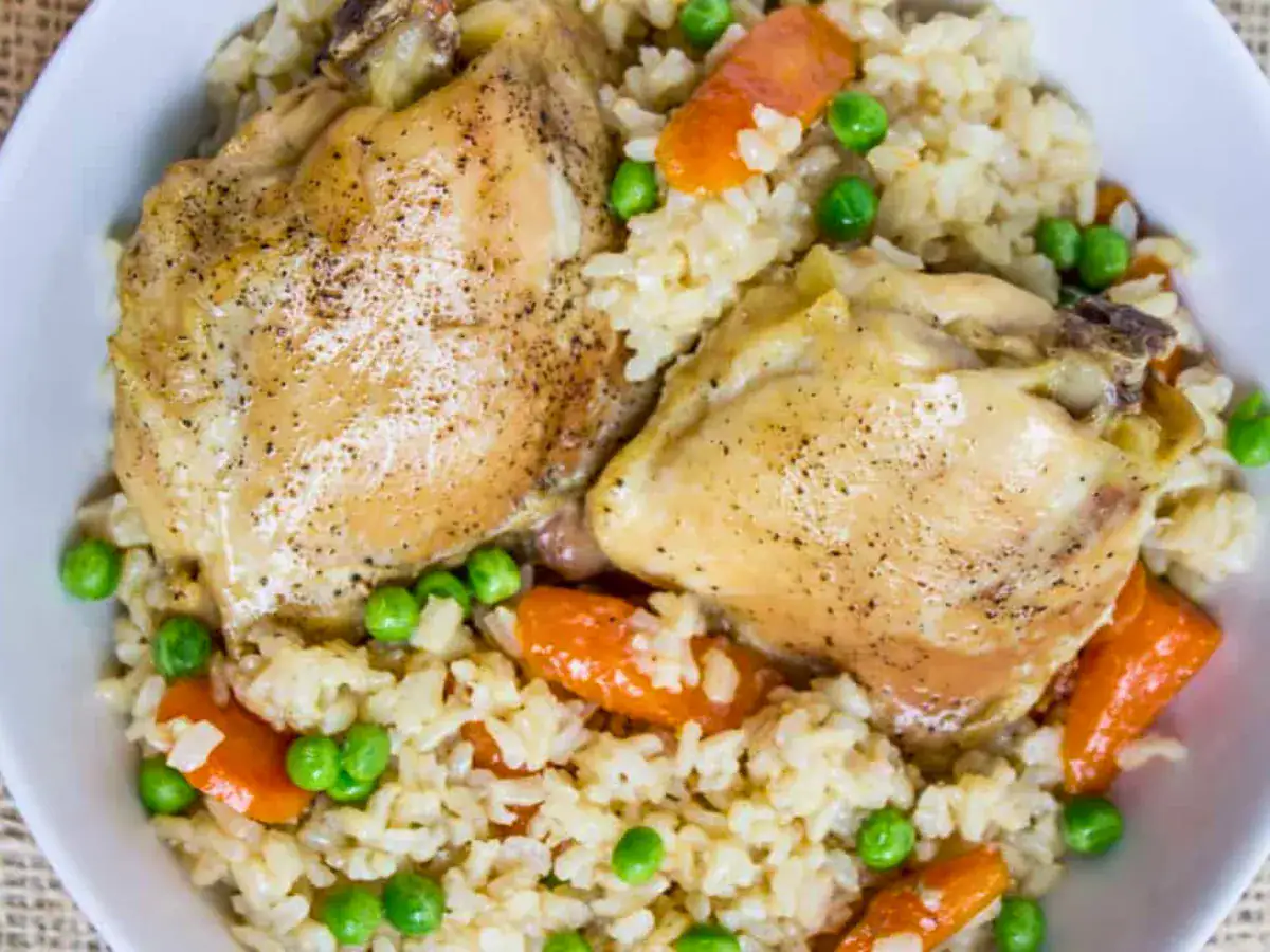 Aerial view of chicken, rice, and vegetables