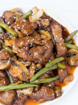 Panda Express Shanghai Angus Steak is a quick stir fry dish made with thinly sliced steak, mushrooms, onions and green beans in a savory sesame sweet soy sauce.