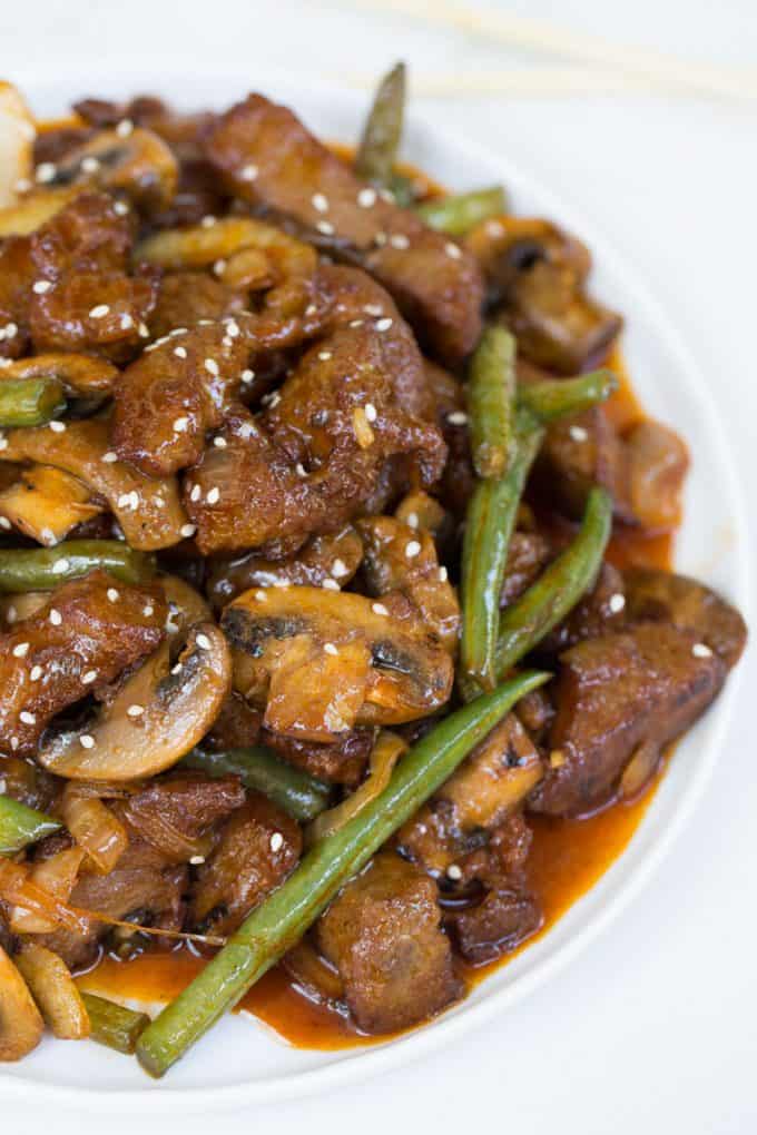 Panda Express Shanghai Angus Steak is a quick stir fry dish made with thinly sliced steak, mushrooms, onions and green beans in a savory sesame sweet soy sauce.