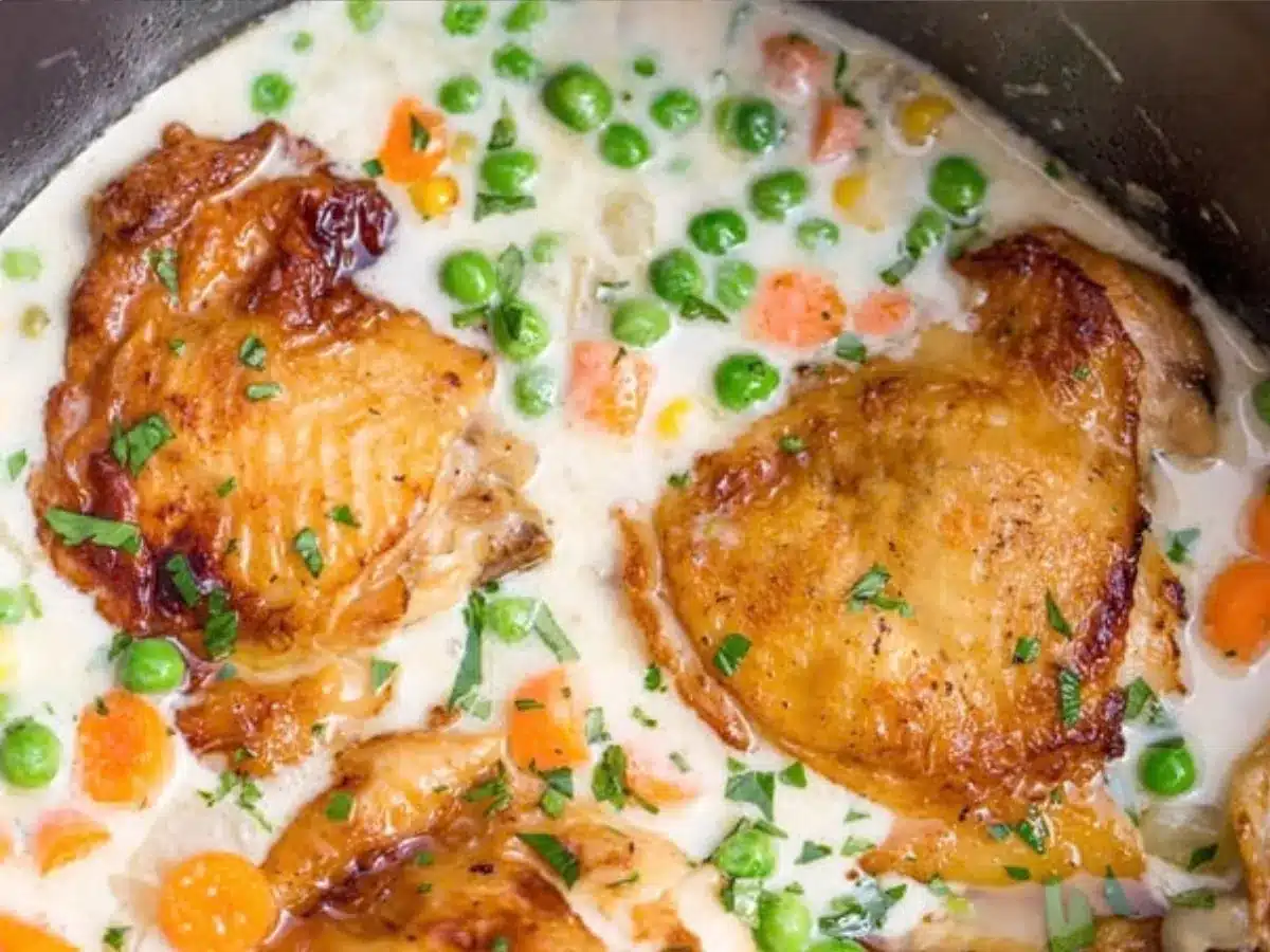 close up of chicken in slow cooker 