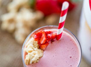 Strawberry Shortcake Smoothie made with Burt’s Bees Vanilla Protein Shake powder makes the most amazing cake-y healthy smoothie you'll want to help shake up healthier eating.