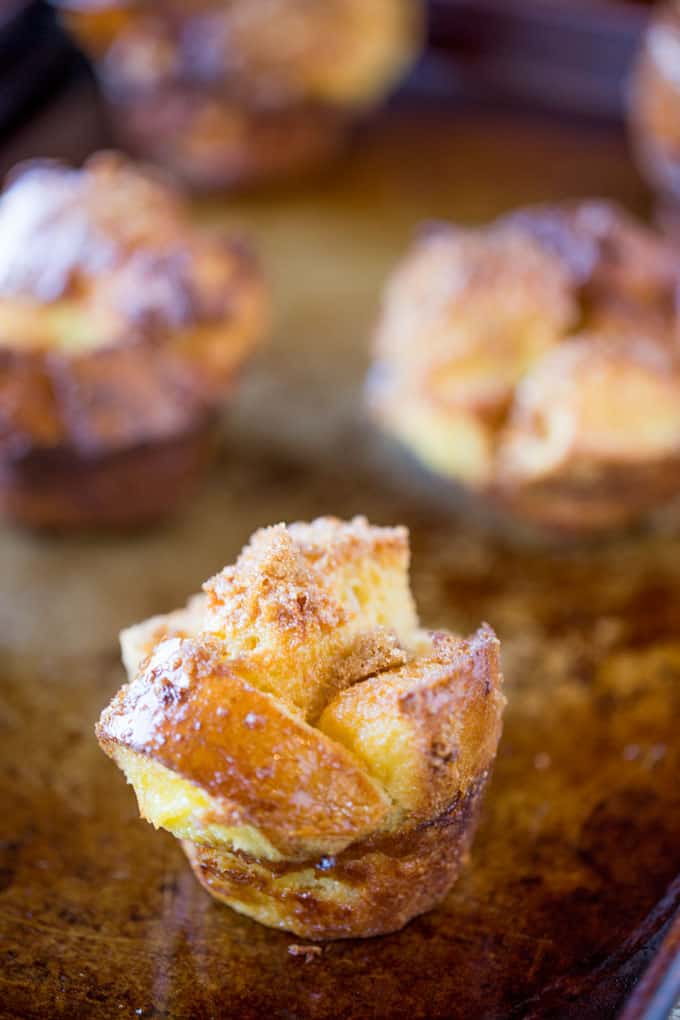 French Toast Muffins are easy to toss together with ingredients you already have in your kitchen and they’re a perfect brunch dish for a crowd and fun to pull apart. 