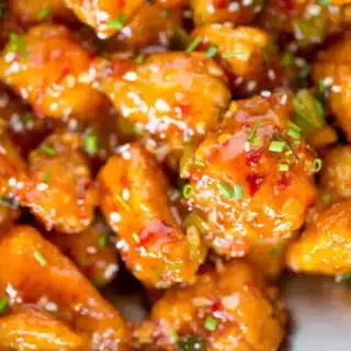 Cooked meat with sauce and sesame seeds
