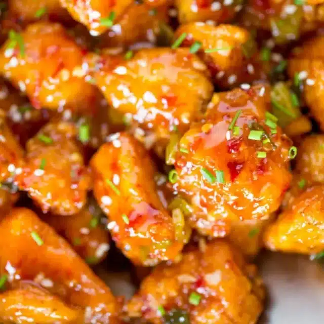 Cooked meat with sauce and sesame seeds