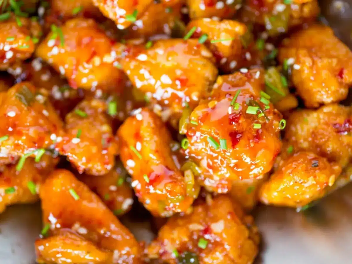 Cooked meat with sauce and sesame seeds