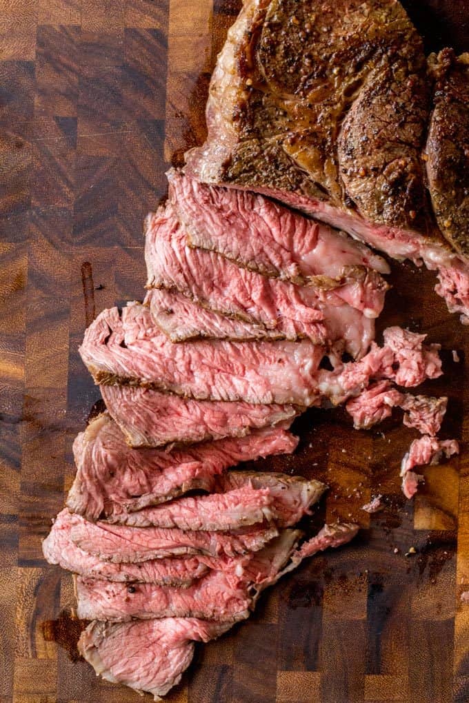 https://dinnerthendessert.com/wp-content/uploads/2017/04/Slow-Cooker-Roast-Beef-Sliceable-3-680x1020.jpg