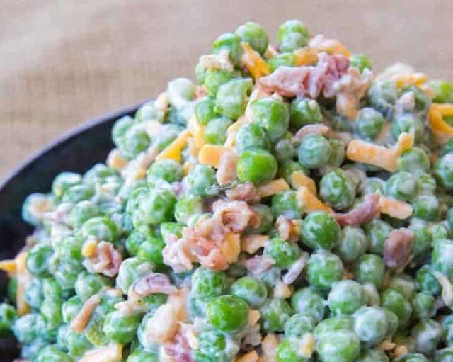 Salad with mayonnaise, bacon, cheddar cheese and crunch peas.