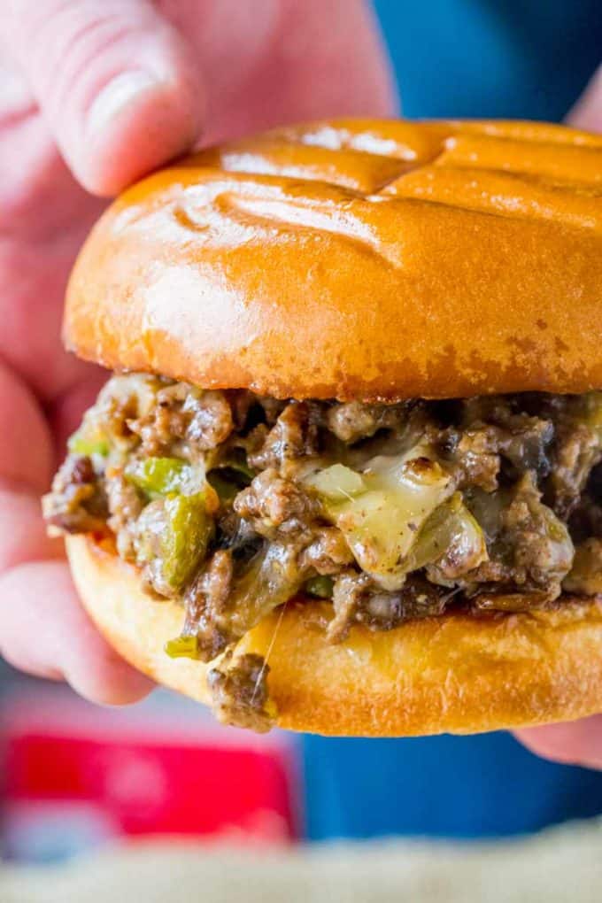 ne-au plăcut aceste fripturi de brânză Philly Sloppy Joes!