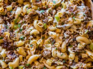 This Philly Cheesesteak Hamburger Helper is so easy to make and SO GOOD.