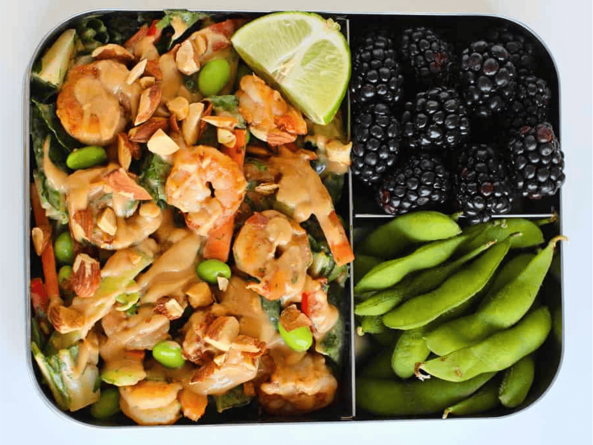 Shrimp salad with berries and peas