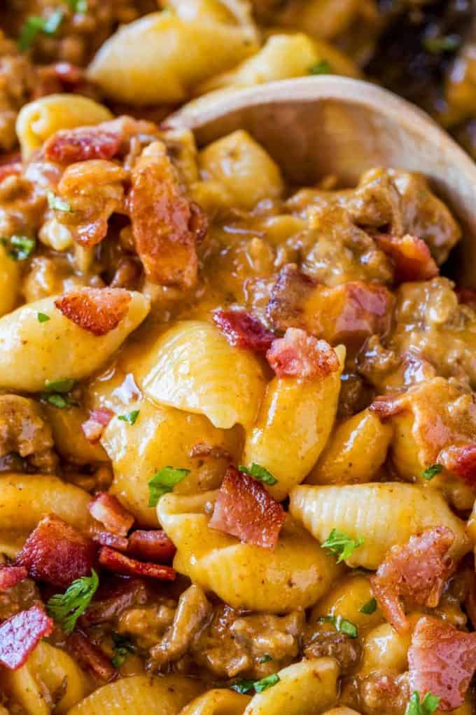 This Bacon Cheeseburger Hamburger Helper takes just 30 minutes and is perfect for weeknight meals!