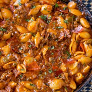 Pepperoni Pizza Hamburger Helper is a quick and easy cheesy pasta that tastes like your favorite pizza and it's ready to eat in just 30 minutes.