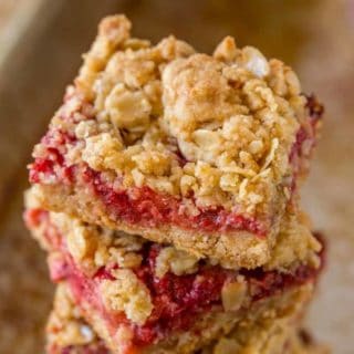 Fresh Strawberry Crumb Bars that are easy to make with just a handful of ingredients and they taste just like Nutrigrain Bars!?
