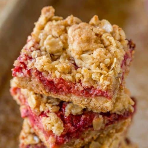 Fresh Strawberry Crumb Bars that are easy to make with just a handful of ingredients and they taste just like Nutrigrain Bars!?