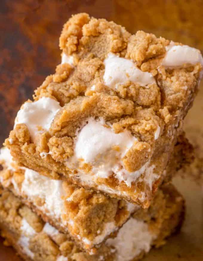 The perfect afterschool snack, these Pumpkin Fluffernutter bars are AMAZING.