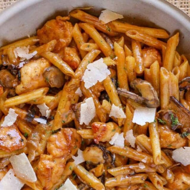 Pasta Da Vinci in a white bowl