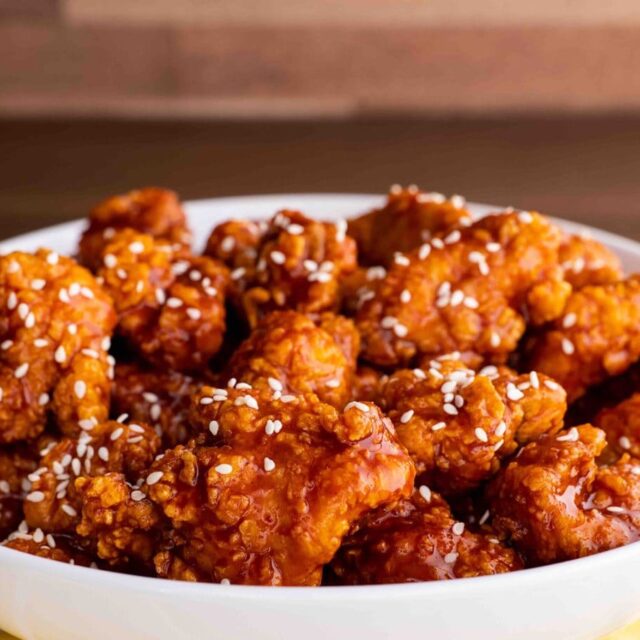 Chicken in bowl with sesame seeds